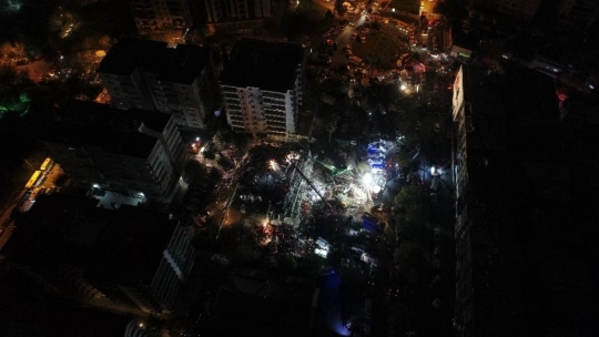 İzmir umut sessizliğine büründü
