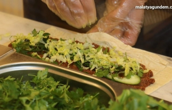 Esnaftan askıda çiğköfte kampanyası