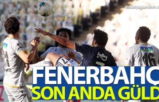 Kanarya, kaplanın pençesinden son anda kurtuldu