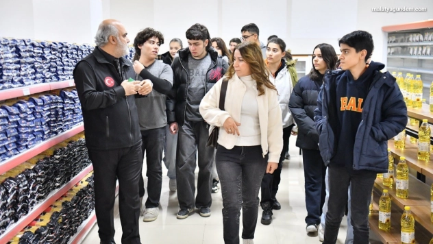 'İyilik Elçisi' Projesi gençlere yardımlaşma ve tarih bilinci aşılıyor