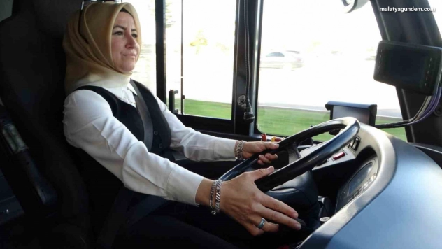 'Kızlardan şoför olmaz' dediler şimdi trambüsle yolların tozunu alıyor