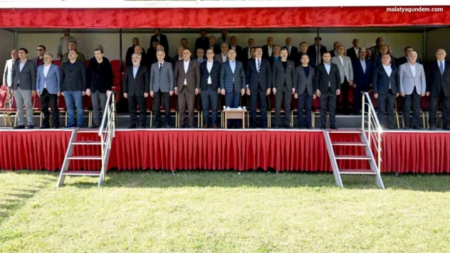 20. Uluslararası Turgut Özal Karakucak Güreşleri görkemli başladı