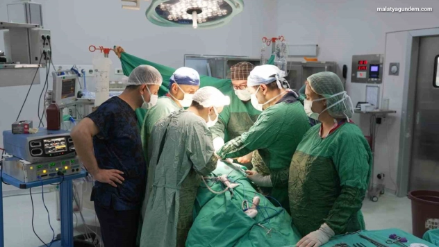 3 santimetrelik böbrek tümörü parsiyel nefrektomi ile çıkartıldı