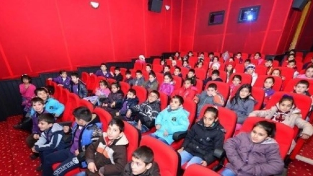 6 Bin Öğrenciye Sinemalı Karne Hediyesi