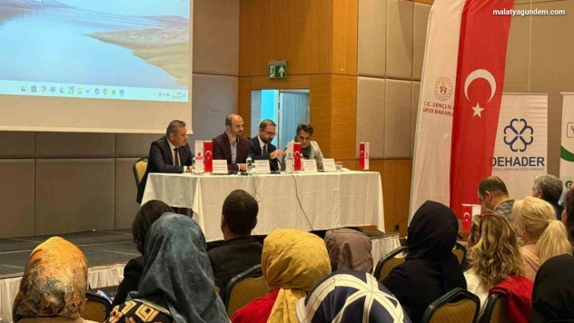Afetten etkilenen gençler için 'Aile ve Medya Bilinci' paneli düzenlendi