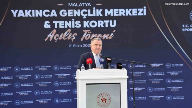 Bakan Bak: 'Gençler için yatırımlarımıza devam edeceğiz'