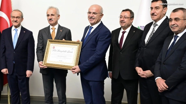 Başkan Er'den Bakan Uraloğlu'na 'Fahri Hemşehrilik Beratı'
