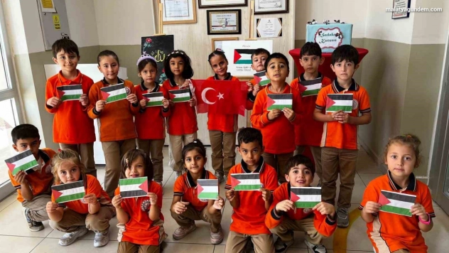 Darende'de ilkokul öğrencilerinden Gazze ve Filistin'e anlamlı destek