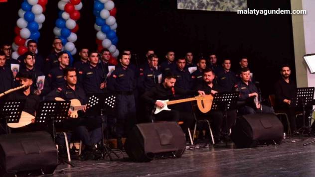 Jandarma korosu konser verdi