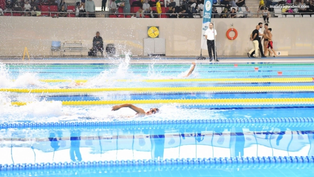 Kulaçlar Gazze için atıldı