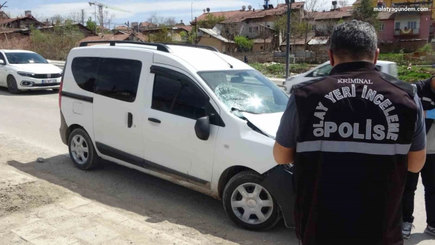 Hafif ticari aracın çarptığı kadın hayatını kaybetti