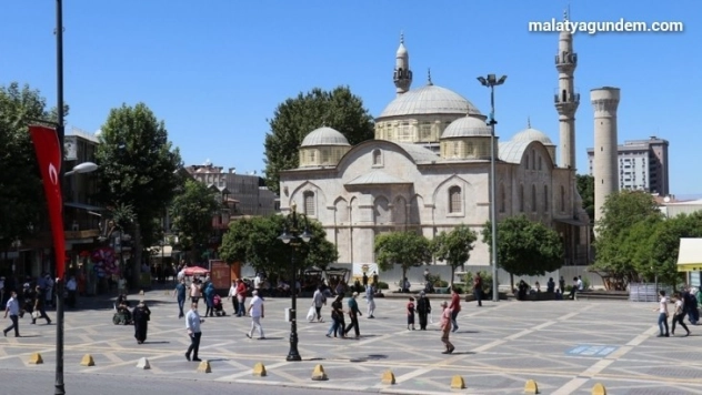 Malatya'da serin hava yerini sıcaklara bırakıyor