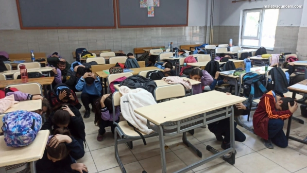 Tüm okullarda eş zamanlı tahliye