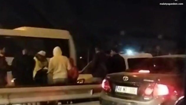 Zincirleme trafik kazasında 2 kişi yaralandı