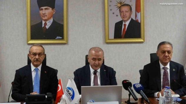 Elazığ Valisi Numan Hatipoğlu Görevini Malatya Valisi Seddar Yavuz'a Devretti.