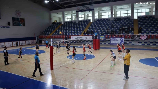 Malatya Voleybol, evinde fırtına gibi esti