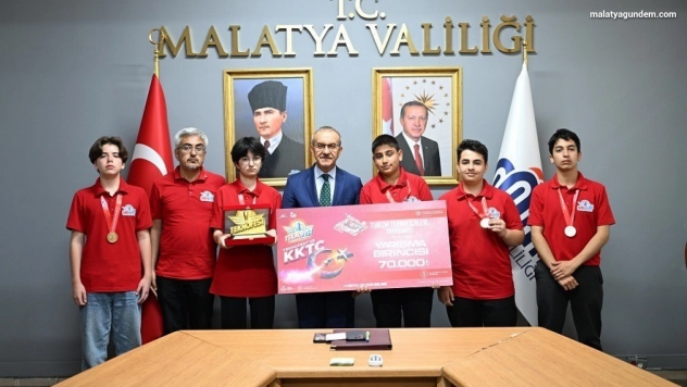 Malatyalı genç yetenekler başarılarını Vali Yavuz'la paylaştı