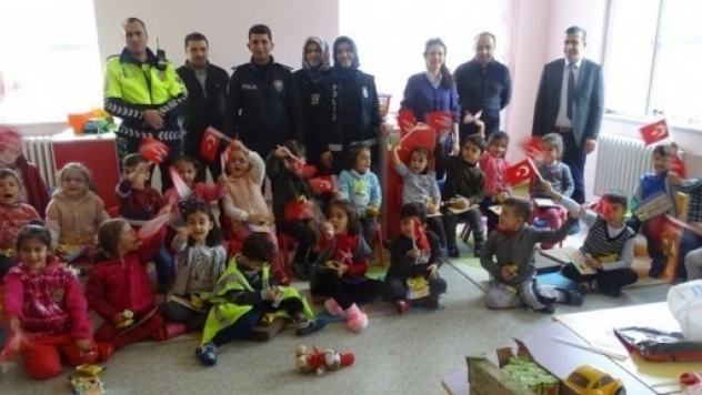 Minik Öğrencilere Trafik Eğitimi