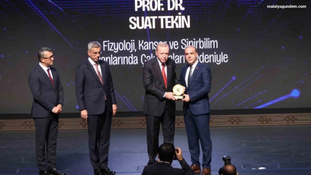 Prof. Dr. Suat Tekin'e TÜSEB Aziz Sancar teşvik ödülü
