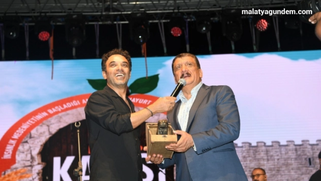 Uğur Aslan ve Buray Malatyalıları coşturdu