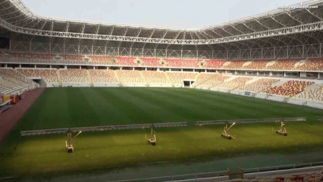 Yeni Malatyaspor'dan geriye kusursuz stat zemini kaldı