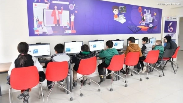 Yeşilyurt Mesleki Eğitim ve Yaşam Merkezi'nde kurslar tüm hızıyla sürüyor