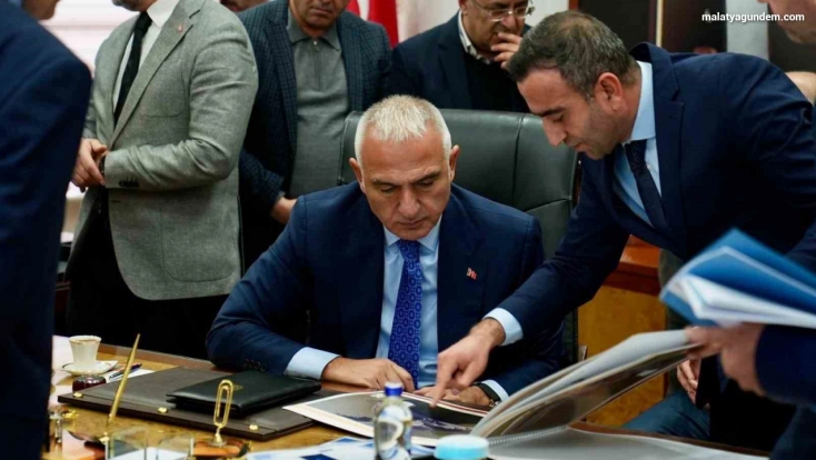 Akçadağ'ın turizm projeleri Bakan Ersoy'a sunuldu