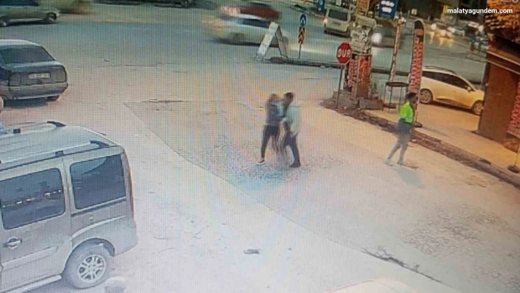 Birlikte yaşadığı kadını silahla tehdit eden şahıs gözaltına alındı