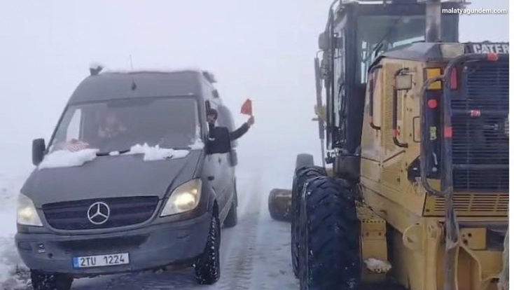 Yağış sonrası mahsur kalan 4 turist kurtarıldı