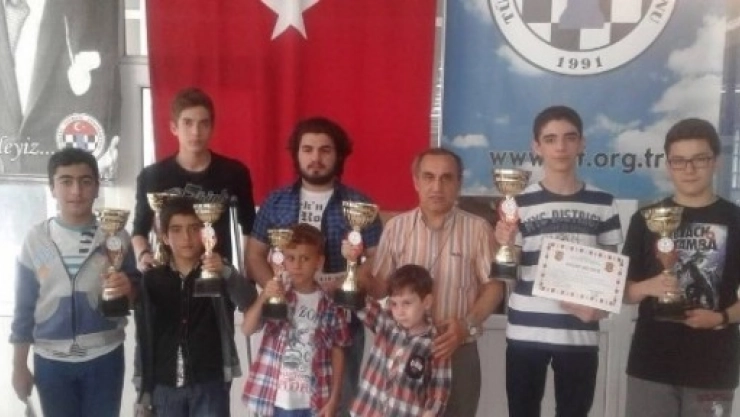 Satranç Turnuvası Düzenlendi