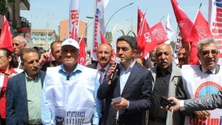 1 Mayıs İşçi Bayramı Halay Çekilerek Kutlandı