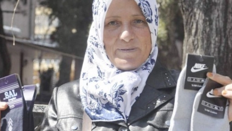 1 TL'ye Çorap Satarak 3 Defa Umreye Gitti