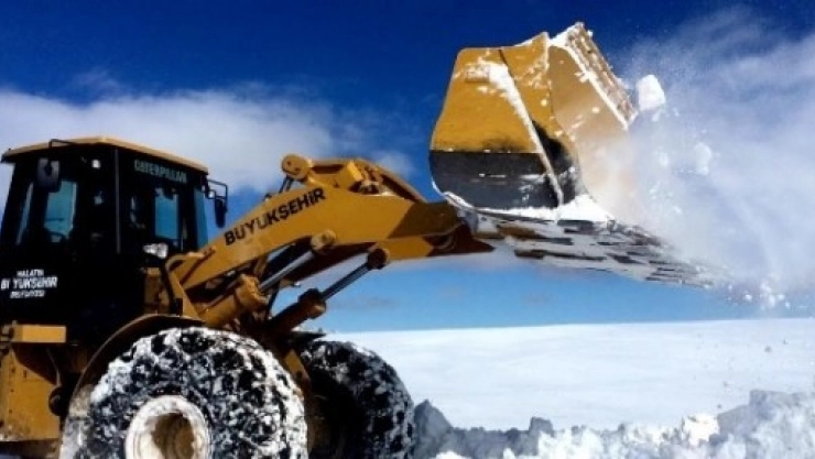 2 Bin 900 Kilometrelik Yolda Karla Mücadele Çalışması Yapıldı