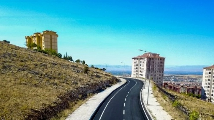 2 Kilometrelik Asfalt Çalışmasında 6 bin TonMalzemesi Kullandı