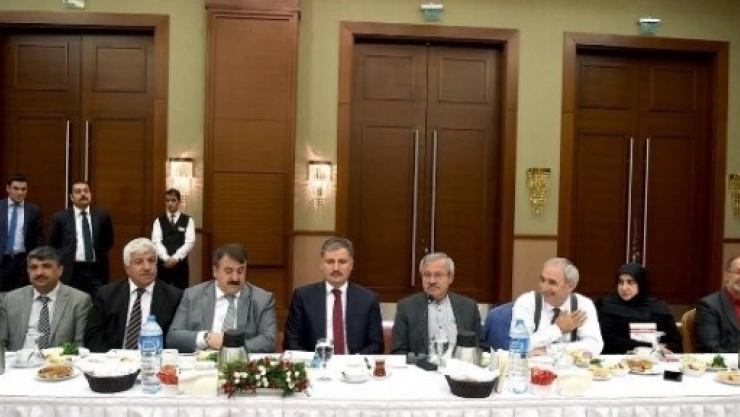 44 Yazar Ve Şair, Çocuklar İçin Malatya'da Buluştu