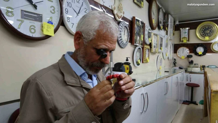 45 yıldır zamana ayar veriyor