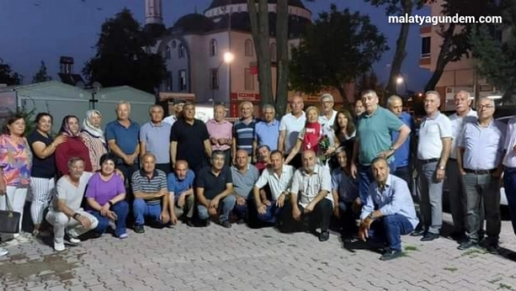 47 yıl sonra öğrencileriyle buluştu