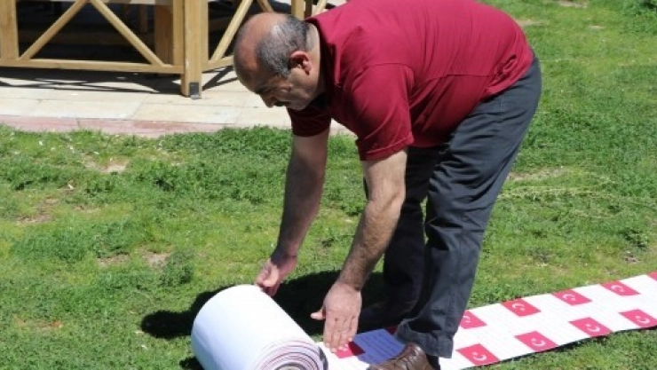 4 Bin 444 Mısralık Şiir Yazdı