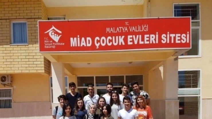 550 Çocuğa Kıyafet