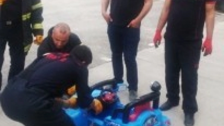 6. Kattaki Eve Giren Yılan Akülü Araca Saklandı