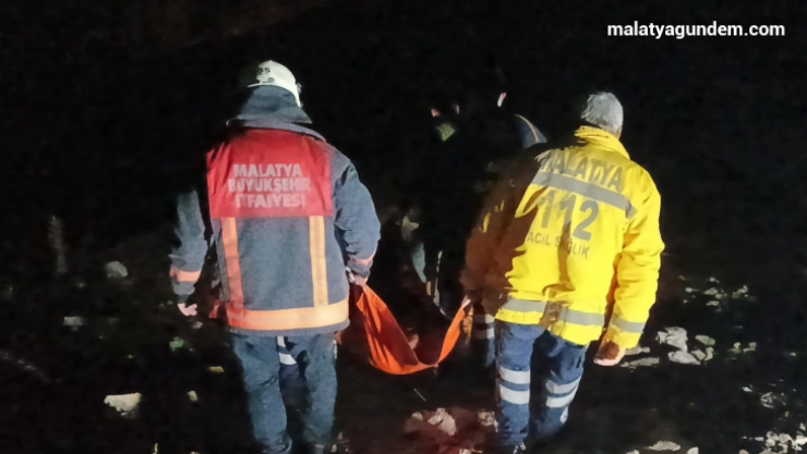 700 metre yükseklikteki dağda yürüyüş yaparken düşüp ayağını kırdı