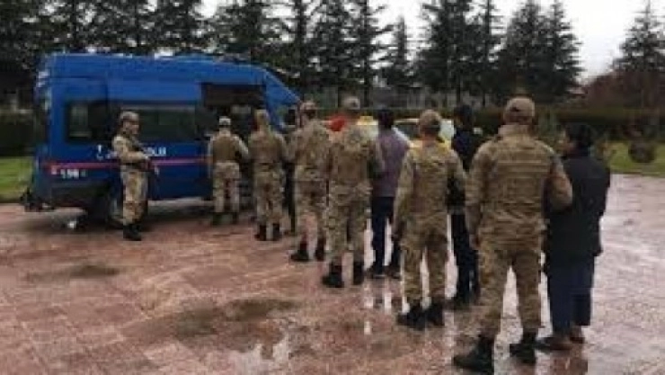 8 Kaçak Mülteci Yakalandı