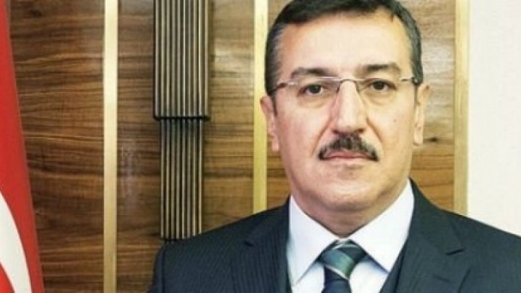 ABD'li Müdüre, Bakandan Akrabalarını Bulma Sözü
