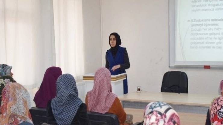 'Aile İçi İletişim' Konferansı Verildi