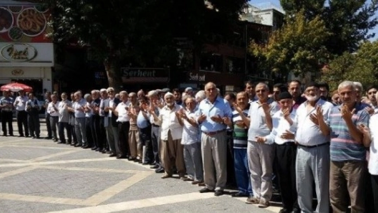 AK Parti İl Teşkilatı Yunus Koca İçin Gıyabi Cenaze Namazı Kıldı