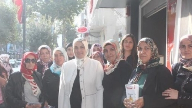 Kadın Kolları, Seçim İçin Broşür Dağıttı