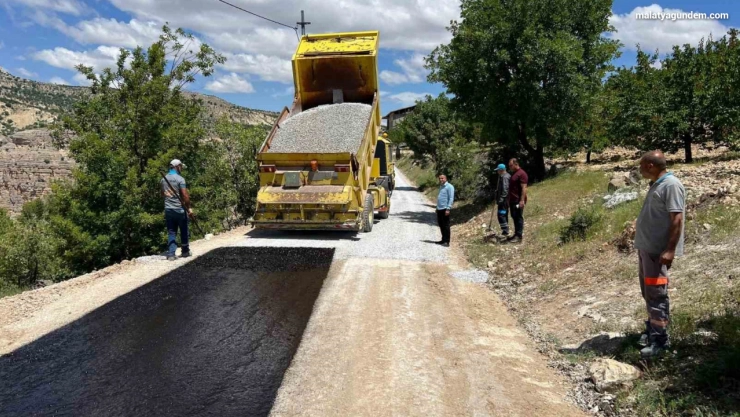 Akçadağ'da yollar yenileniyor
