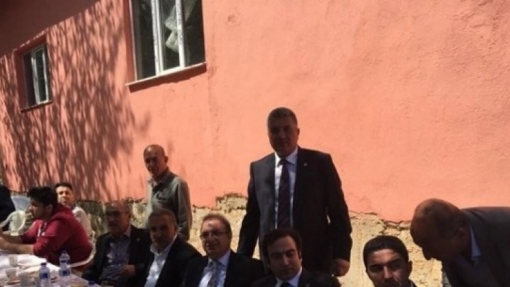 Akçadağ'da Protokol Üyeleri Yemekte Bir Araya Geldi