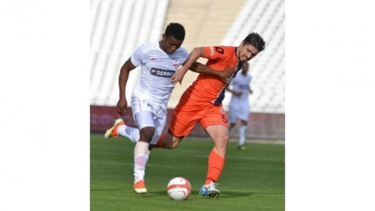 Alima Yeni Malatyaspor'da Yeni Transfer Azuka Izu Kampa Katıldı