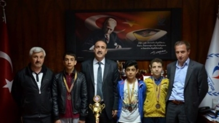 Analig Masa Tenisinde Türkiye 3.'sü Oldular